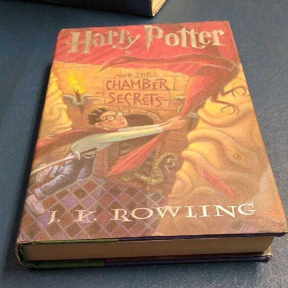 Harry Potter and the Chamber of Secrets Book - Picture 1 of 6